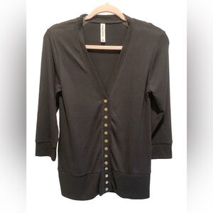 NWOT Zenana Outfitters Snap down cardigan. 3/4 sleeve. Size M.